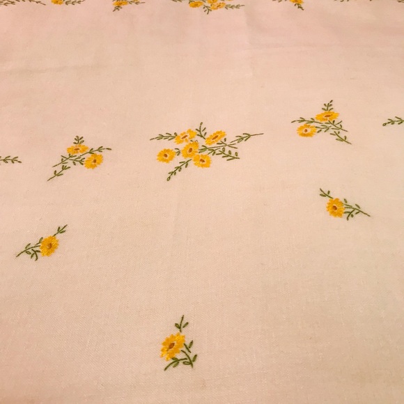 Tablecloth vintage Linen daisy homemade needlepoint - Picture 11 of 12